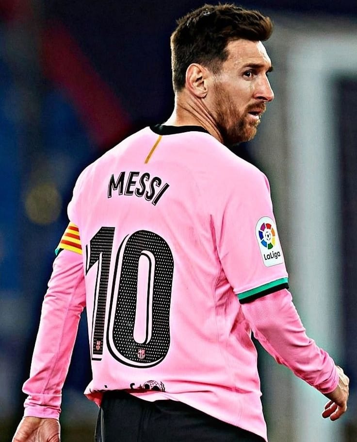 first player to score multiple goals
