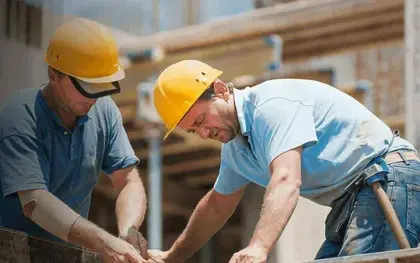 Periodic bonuses for Omani workers set by law.