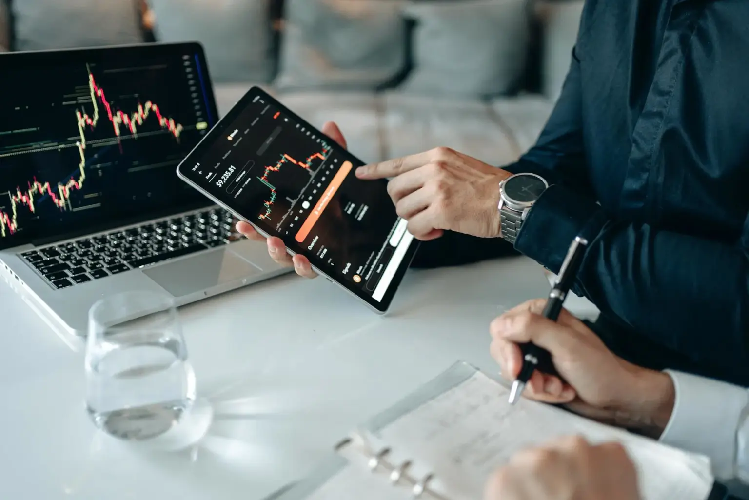 AI trading bot for beginners helping UAE investors trade smarter in the stock market