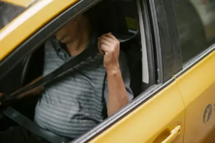 Seat belt law UAE enforces driver fines for unbuckled passengers under strict traffic rules