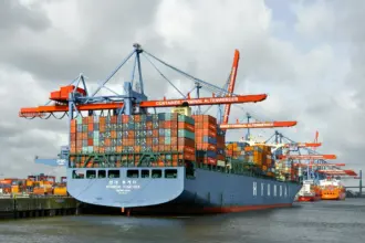 Trump tariffs deadline sparks economic warnings from leading economists