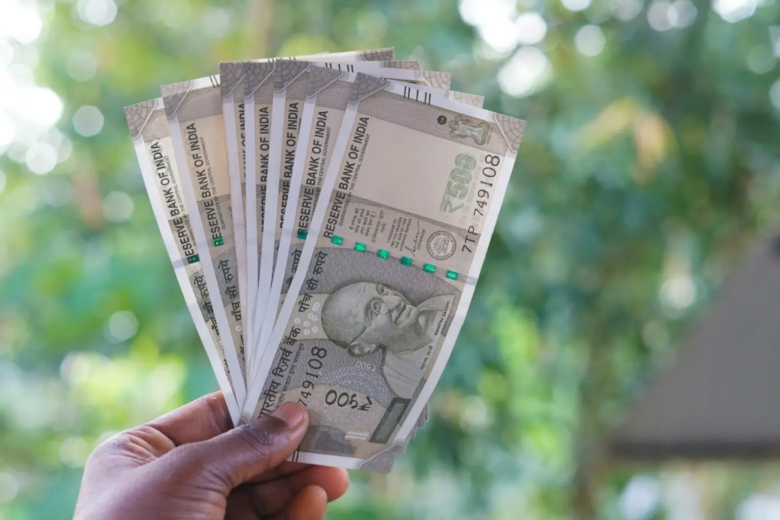 Money transfer from UAE to India increases as UAE-based Indians rush to send funds amid falling rupee