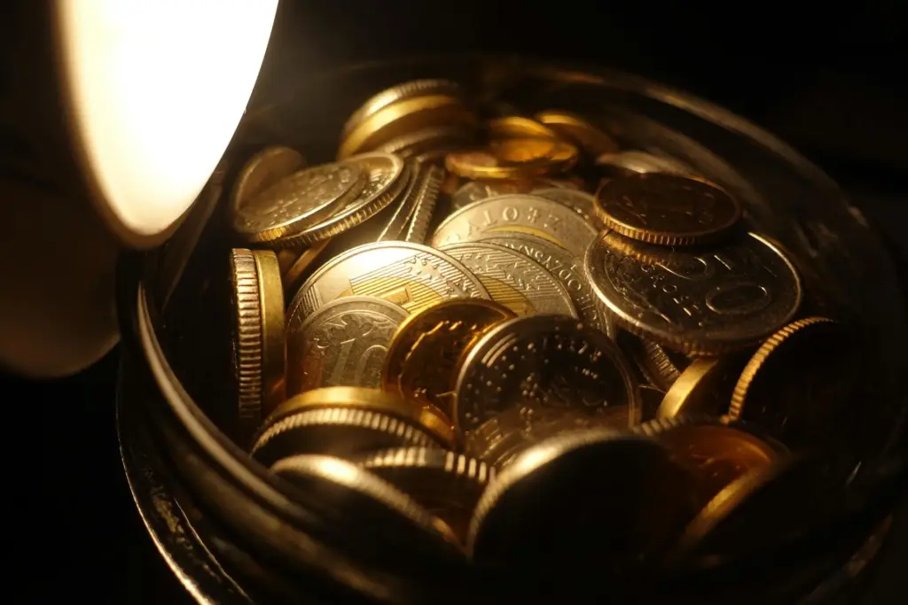 Gold investment UAE strategies in 2025 including bars, coins, and digital gold options for safe and profitable returns
