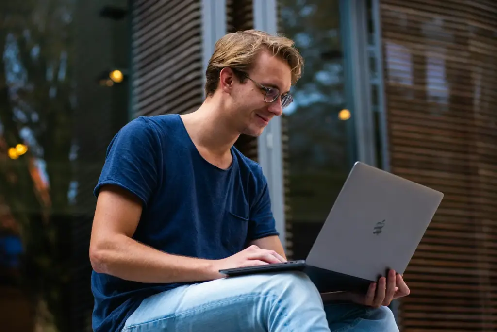 Pixel art jobs are driving job pixelation with freelance and remote opportunities, allowing businesses to source creative talent efficiently.