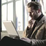 How to earn money online in UAE with freelance jobs, remote jobs, and online earning opportunities for flexible income.