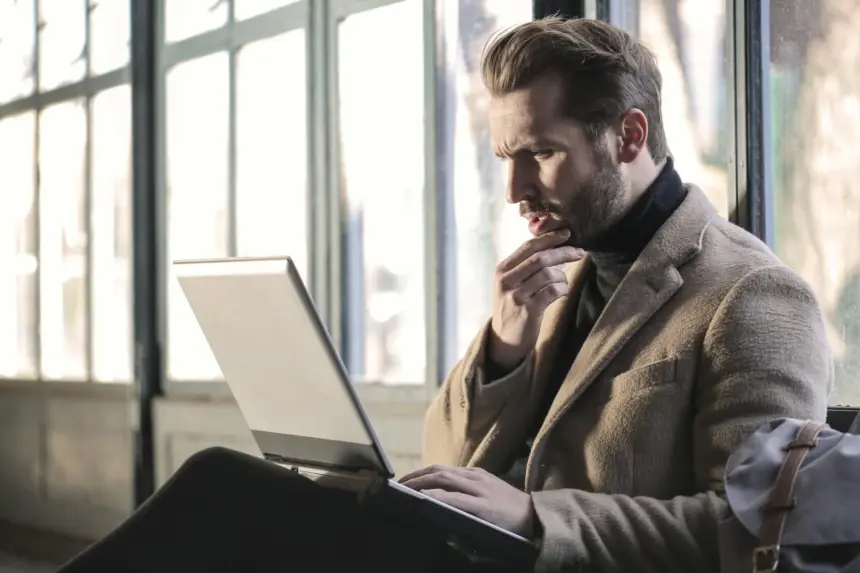 How to earn money online in UAE with freelance jobs, remote jobs, and online earning opportunities for flexible income.