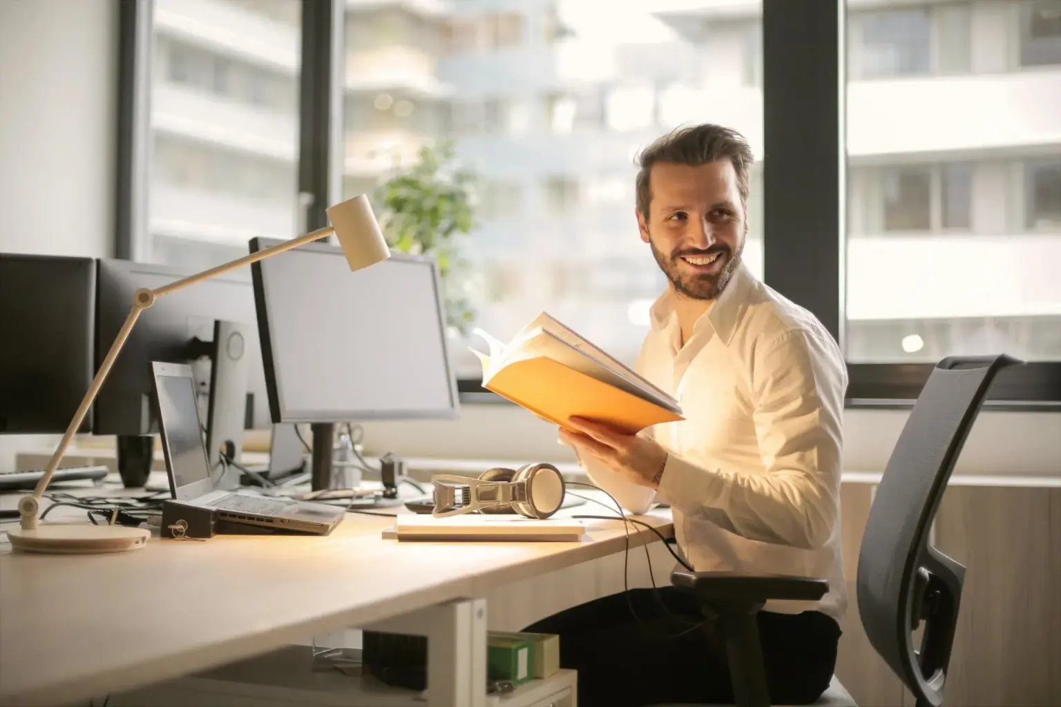 How to get a job in UAE with online work, work from home jobs, and government career opportunities