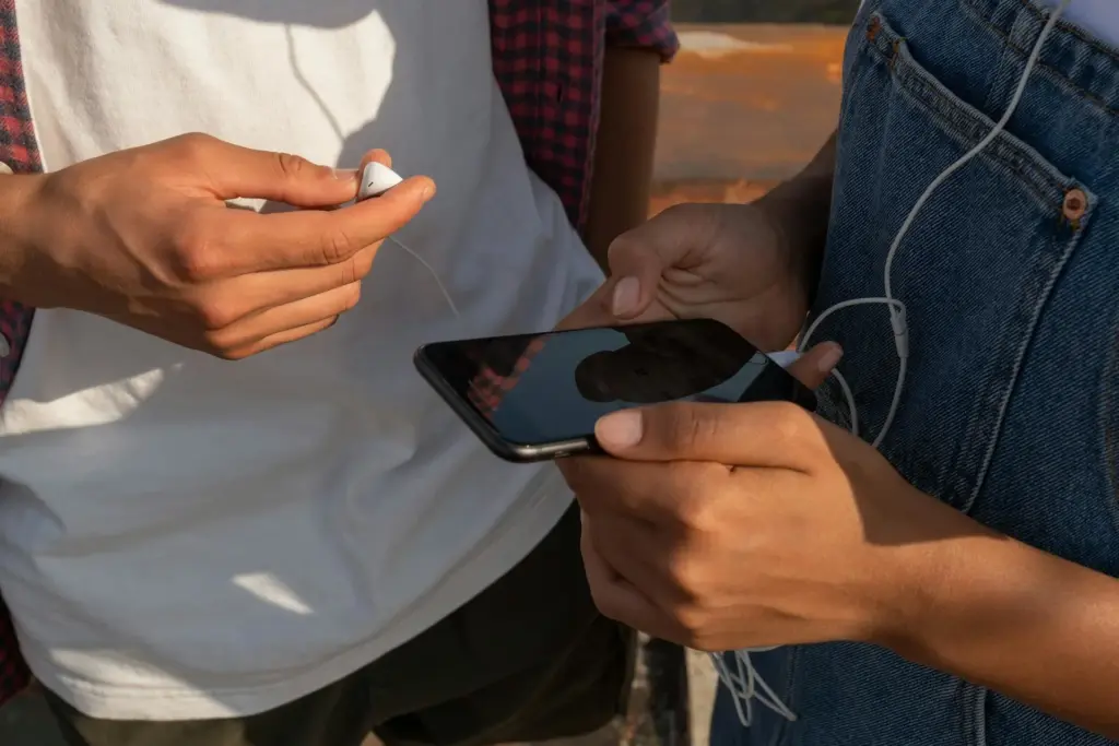UAE social media law warns users that online comments can lead to fines under strict social media rules in UAE.