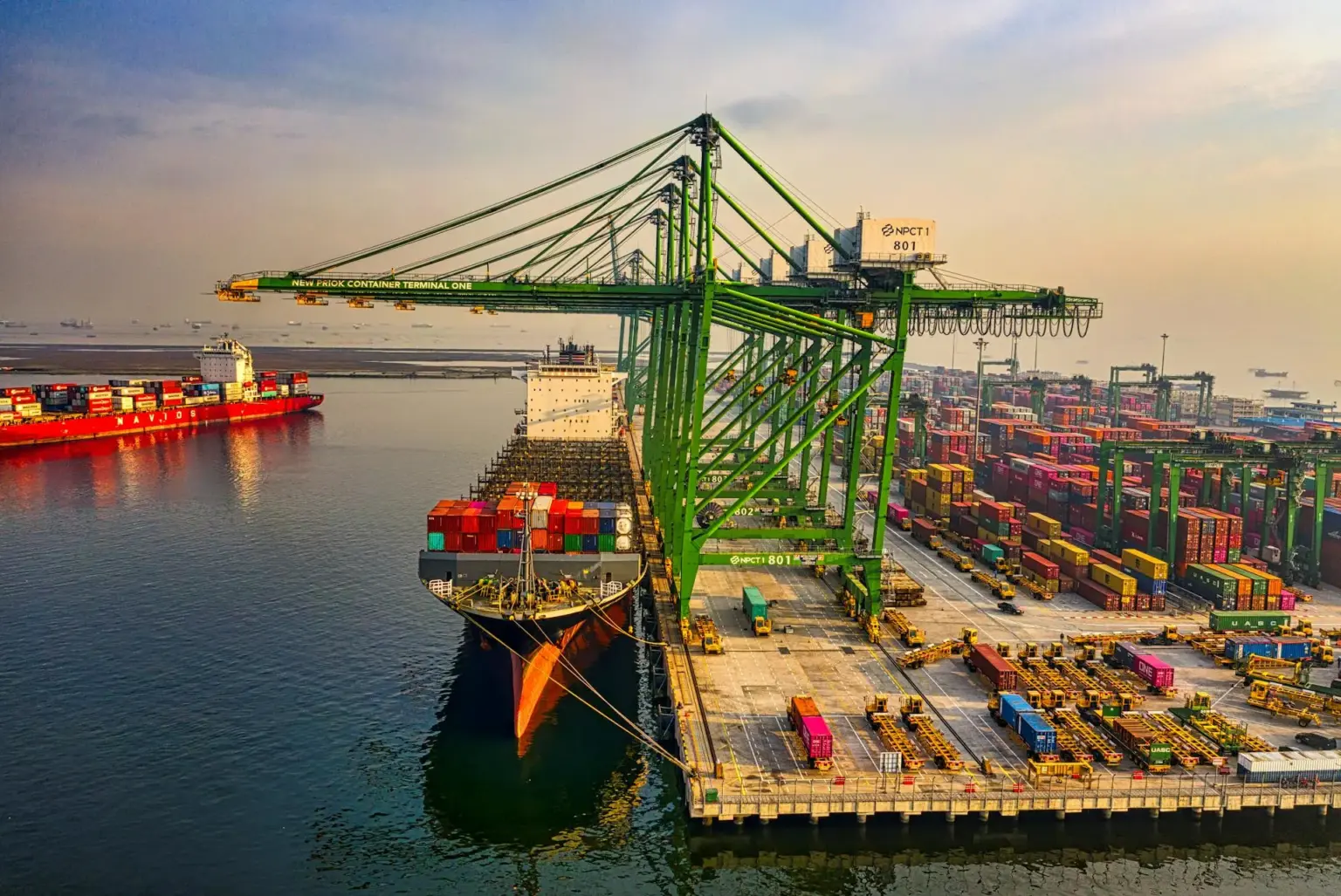 EU US trade war continues as new tariff deal faces criticism and unresolved trade issues