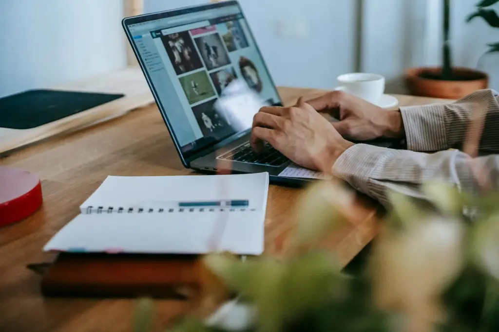 Pixel art jobs are driving job pixelation with freelance and remote opportunities, allowing businesses to source creative talent efficiently.