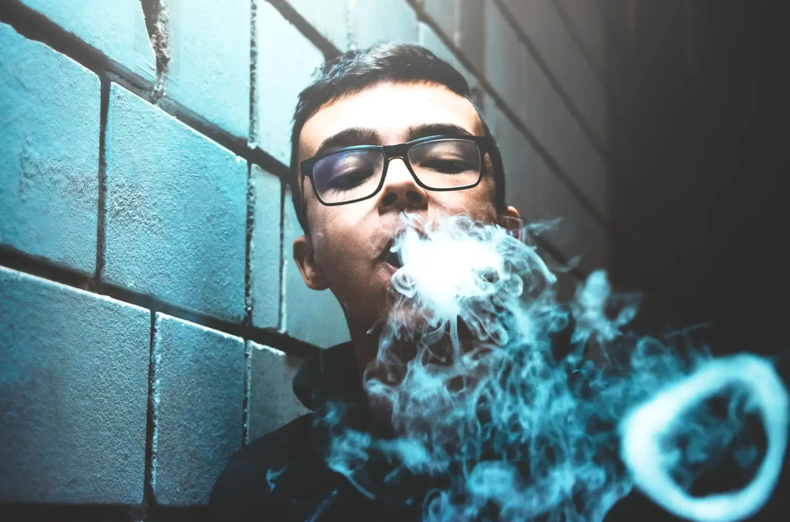 Teen vaping statistics show rising health risks, legal concerns, and vaping trends 2025 among adolescents.