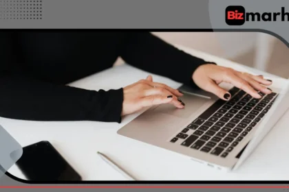 How to right click on a laptop using touchpad gestures and keyboard shortcuts for quick access to system options